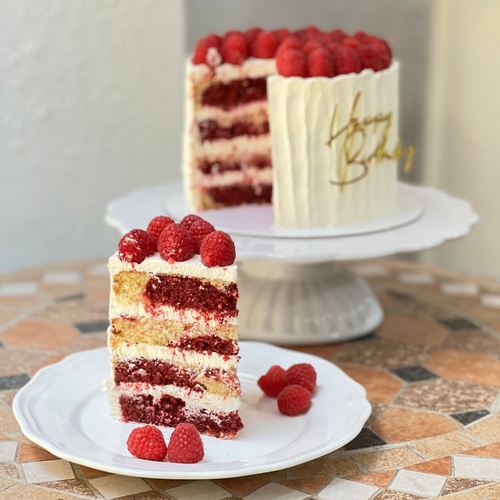 Pastel con frambuesas