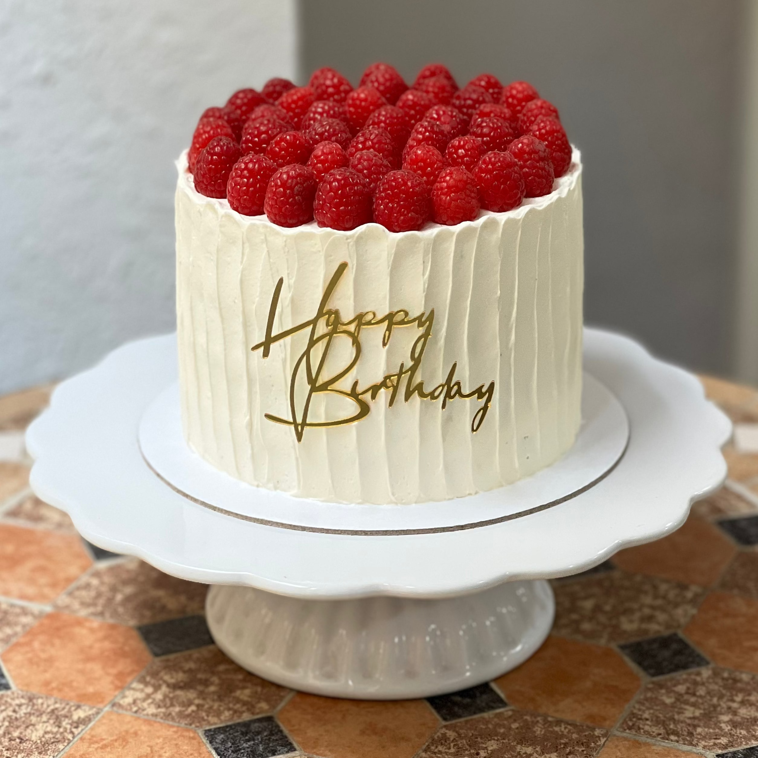 Pasteles de cumpelaños con frambuesas